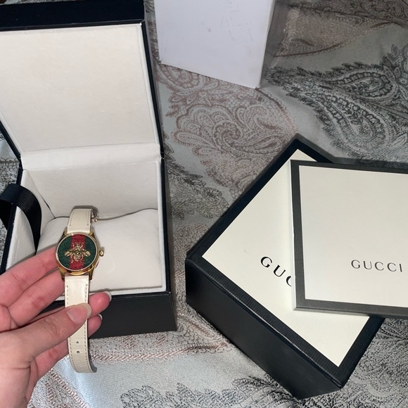 Gucci

Women's Swiss G-Timeless White Leather Strap Watch 38mm - Picture 2 of 5